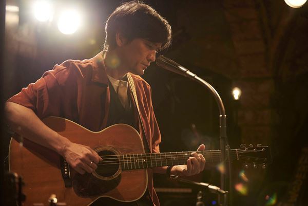 森山直太朗、思い出の地・吉祥寺から20周年ツアーがスタート　この日のために用意した全16曲を弾き語りで熱唱