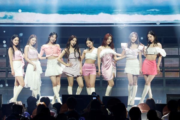 fromis_9、初の日本単独コンサートオフィシャルレポ「やっと会えて本当にうれしい」