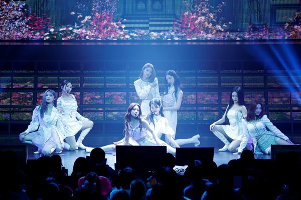 fromis_9、初の日本単独コンサートオフィシャルレポ「やっと会えて本当にうれしい」