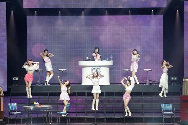 fromis_9、初の日本単独コンサートオフィシャルレポ「やっと会えて本当にうれしい」