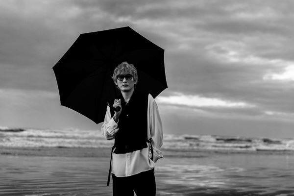 スガ シカオ、25周年スペシャルライブの東京公演が決定　スペシャルサイトで小林武史＆リトグリのコメント公開