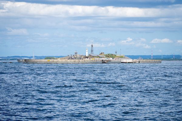 東京湾の人工島で行われたKing Gnuシークレットライブレポート　舞台裏に密着したビハインドザシーンの公開も決定