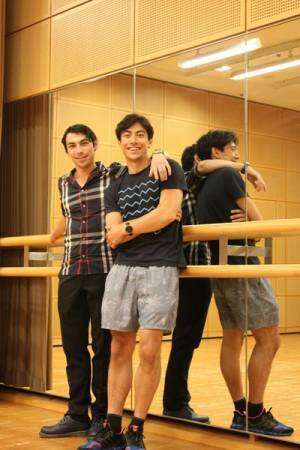 「兄はずっと変わらず尊敬するダンサー」アクリ瑠嘉×アクリ士門、初の兄弟インタビュー