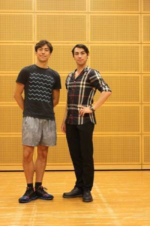 「兄はずっと変わらず尊敬するダンサー」アクリ瑠嘉×アクリ士門、初の兄弟インタビュー