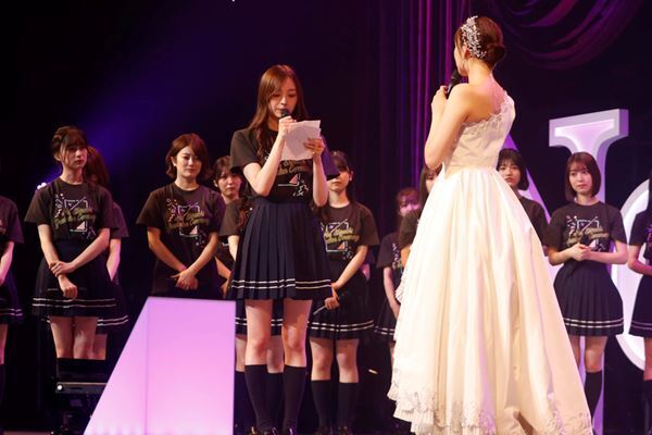乃木坂46、新内眞衣が9年間のグループ活動に幕を下ろす　妄想結婚式など笑いと涙に包まれた卒業セレモニー開催