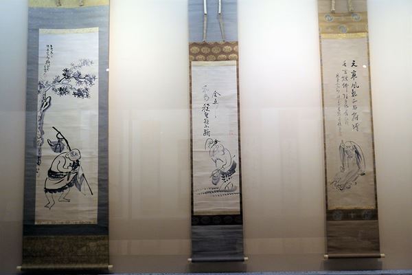 『仙厓ワールド』展、永青文庫で開幕　猫か虎か、当ててみろ！？　　ゆるカワな禅画の世界をレポート　