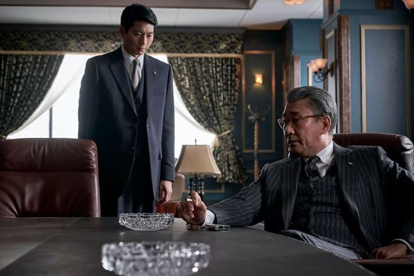 中井貴一と向井理がバチバチ！　『華麗なる一族』火花を散らす“父と子の確執”とは？