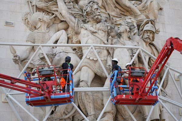 クリストとジャンヌ=クロード「包まれた凱旋門」プロジェクトの長い道のりを紹介する展覧会、6月13日より開催