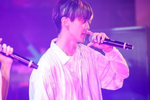 「これから先の景色も一緒に歩んでいけたら」BUDDiiS初の有観客ワンマンライブをレポート