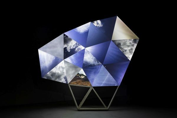 美術館の展示空間を活かしたインスタレーション形式で公開『見るは触れる 日本の新進作家 vol.19』