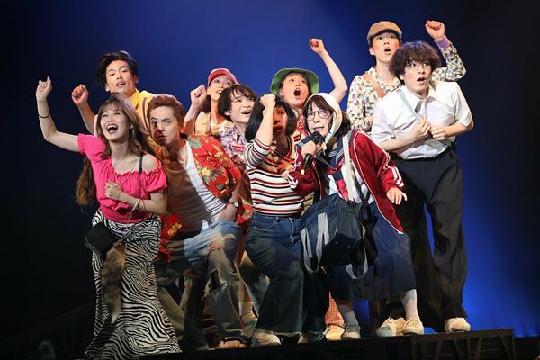 劇団鹿殺しが身体パフォーマンスによるステージングで魅せる、20周年記念公演『ランボルギーニに乗って』上演中