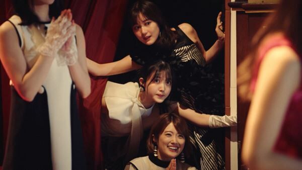乃木坂46「君に叱られた」MVはシンデレラがモチーフ、賀喜遥香がガラスの靴を届けに奮闘