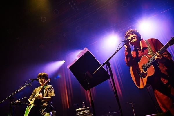 崎山蒼志、ツアー最終公演オフィシャルレポ到着　アンコールで憧れの石崎ひゅーいと競演