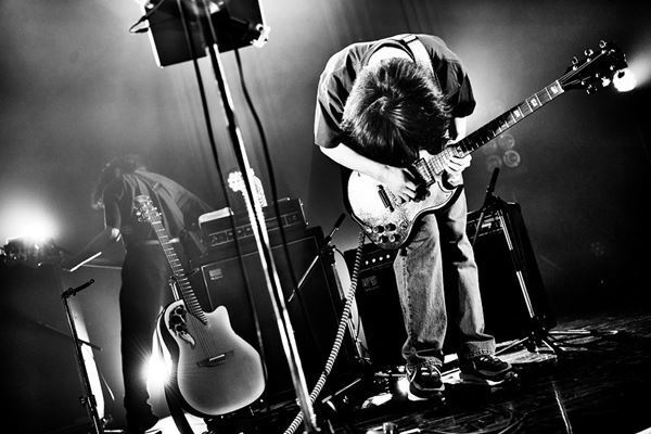 崎山蒼志、ツアー最終公演オフィシャルレポ到着　アンコールで憧れの石崎ひゅーいと競演