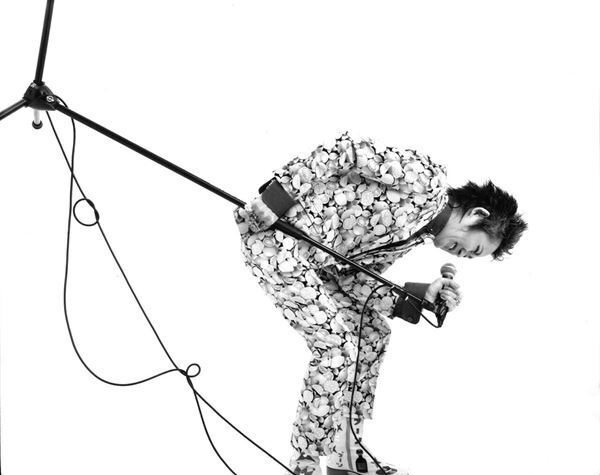 写真家活動30年超！　「写真家・平間至の両A面」フジフイルム スクエアにて開催中