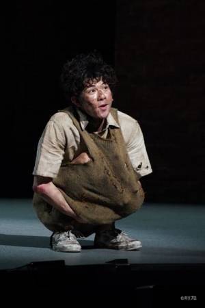 吉田鋼太郎演出、柿澤勇人、ウエンツ瑛士ら出演『ブラッド・ブラザーズ』開幕　各出演者からのコメントも