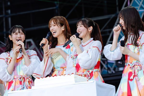 日向坂46、聖地開催の『W-KEYAKI FES.2022』で全国アリーナツアーを発表