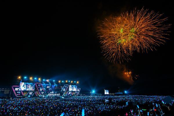 日向坂46、聖地開催の『W-KEYAKI FES.2022』で全国アリーナツアーを発表