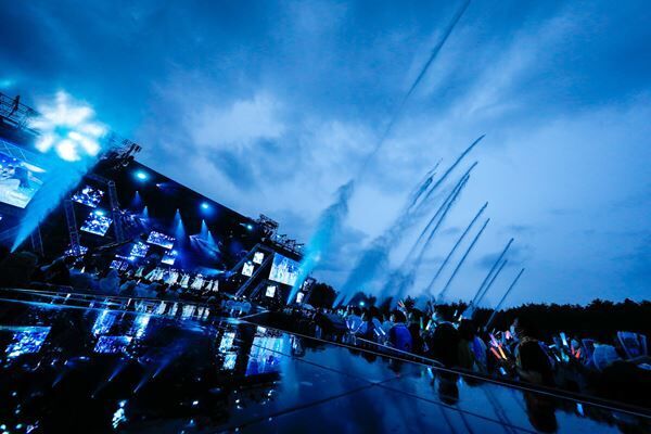 日向坂46、聖地開催の『W-KEYAKI FES.2022』で全国アリーナツアーを発表