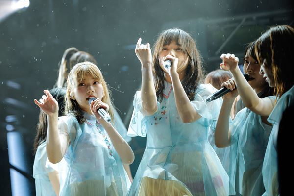 日向坂46、聖地開催の『W-KEYAKI FES.2022』で全国アリーナツアーを発表