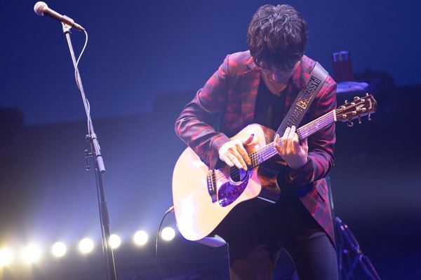 押尾コータロー、デビュー20周年の幕開けを飾るスペシャルライブのオフィシャルレポート到着