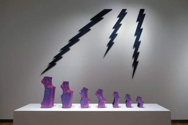 『奇想のモード』展、東京都庭園美術館にて開幕　シュルレアリスムとモードの共鳴を「奇想」をキーワードに紐解く