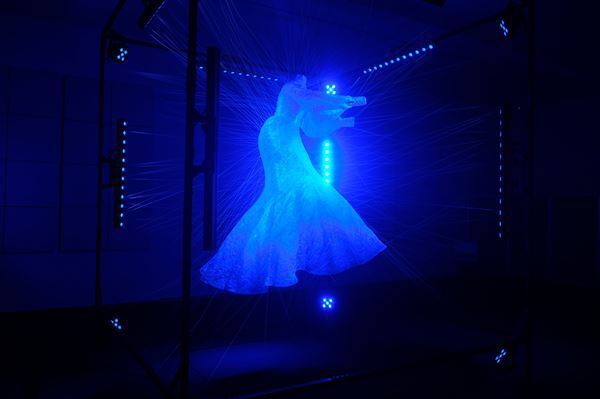 『奇想のモード』展、東京都庭園美術館にて開幕　シュルレアリスムとモードの共鳴を「奇想」をキーワードに紐解く