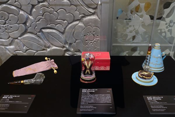 『奇想のモード』展、東京都庭園美術館にて開幕　シュルレアリスムとモードの共鳴を「奇想」をキーワードに紐解く