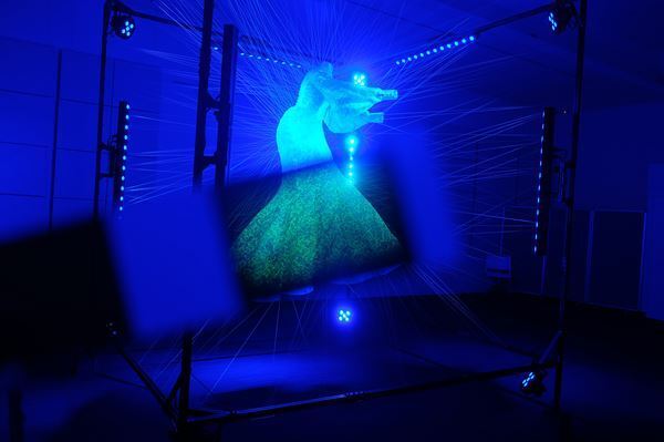 『奇想のモード』展、東京都庭園美術館にて開幕　シュルレアリスムとモードの共鳴を「奇想」をキーワードに紐解く