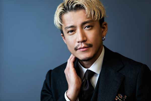 小栗旬から見た太宰治「単純に3人の女性のために時間をさくってすごい」