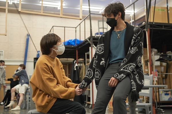 平間壮一、小関裕太が体現する切ない愛　市川洋二郎演出『The View Upstairs-君が見た、あの日-』稽古場レポート