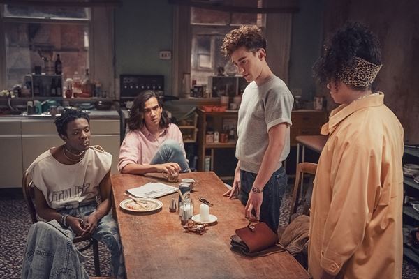 「80年代はLGBTQに対する理解も進んでいなかった」オリー・アレクサンダーが語る『IT'S A SIN 哀しみの天使たち』