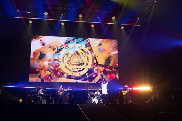 wacci、初の有観客での日本武道館公演レポート「音楽やってて良かったといつも思わせてくれるのはあなたです。」