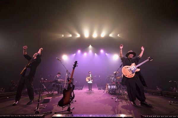 wacci、初の有観客での日本武道館公演レポート「音楽やってて良かったといつも思わせてくれるのはあなたです。」