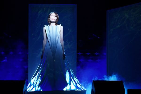 “Music is My Life！” 望海風斗の至極の歌声が無限に広がる 『Look at Me』開幕