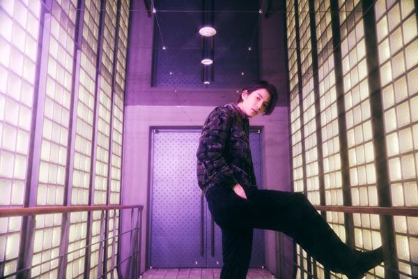 初舞台に挑む渡邊圭祐。現代と安保闘争の時代を描く物語で、今失われたものを問いかける。