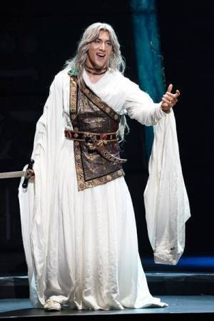 ミュージカル『王家の紋章』開幕、海宝直人×木下晴香ゲネプロレポート