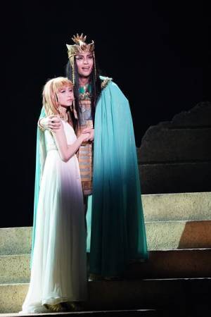 ミュージカル『王家の紋章』開幕、海宝直人×木下晴香ゲネプロレポート