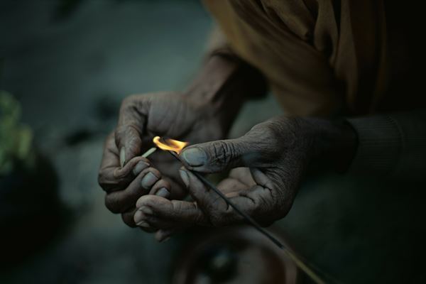 “祈り”というキーワードに基づいたストーリーを持った展覧会『祈り・藤原新也』開催