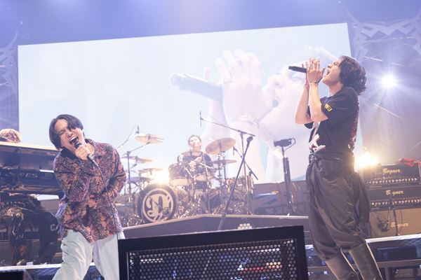 DISH//、結成10周年記念3DAYSライブ初日にマカロニえんぴつ・はっとりがサプライズ出演