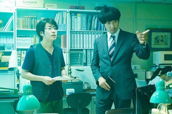 筒井道隆がクールに好演。WOWOW『邪神の天秤 公安分析班』のキーマンは公安部の冷徹なチームリーダー