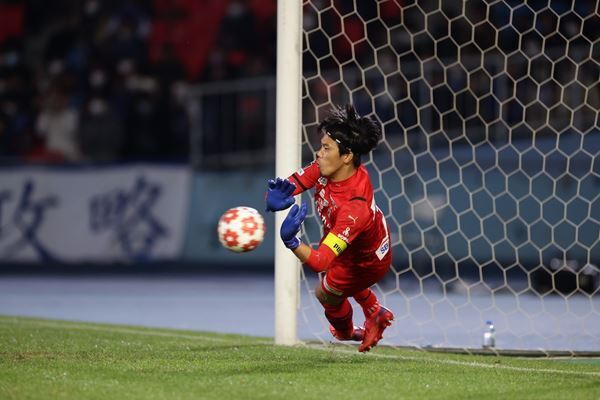 天皇杯決勝、浦和が現役を退く主将を優勝で送り出すのか？　大分が初優勝で退任する監督の最後の花道を飾るのか？