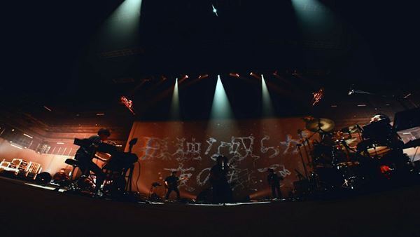 amazarashi、10周年記念ライブ『APOLOGIES 雨天決行』トレーラー映像公開