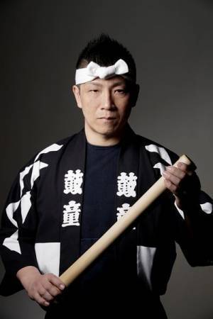 太鼓芸能集団の鼓童、全編新曲で構成された新作舞台『ミチカケ』の国内ツアーを開催