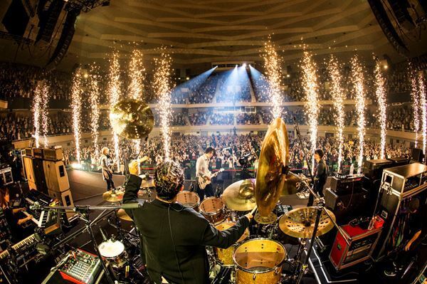 [Alexandros]、変わり続けるバンドの“今”を伝えた『ALEATORIC ARENA 4 DAYS』武道館公演レポート