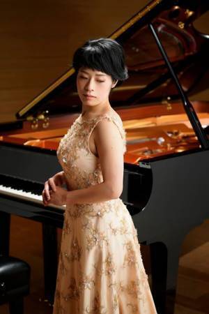 ピアニストの上原彩子が文化庁長官表彰を受賞