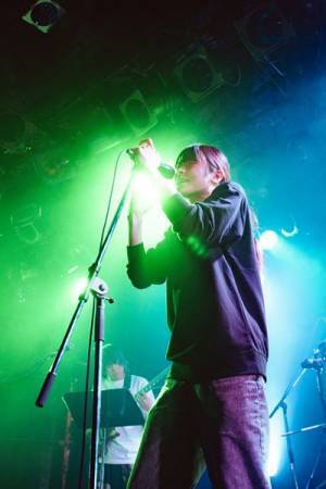 小林私、予定調和無しの〈独演会〉で放った自由さと説得力　初バンドセットで挑んだ"8曲"ワンマンレポート