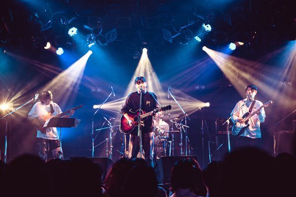 小林私、予定調和無しの〈独演会〉で放った自由さと説得力　初バンドセットで挑んだ"8曲"ワンマンレポート