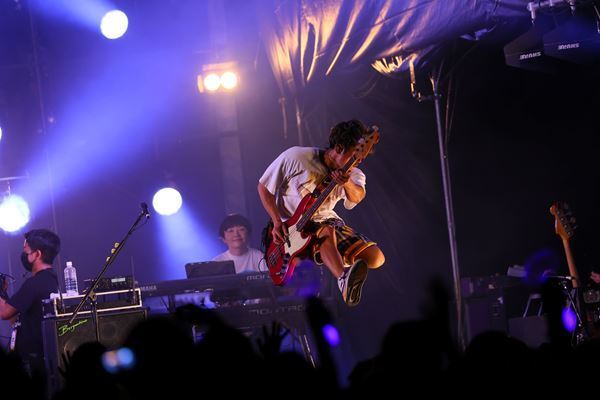 HY、2度の延期を乗り越え開催した『HY SKY Fes 2020→2021』レポート