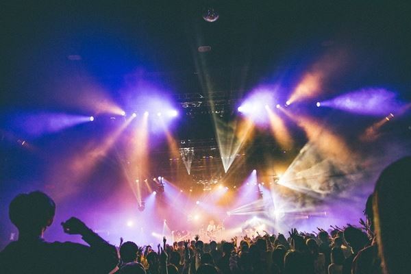 秋山黄色、デビュー後初の有観客ワンマンライブ＆全国ツアースタート「皆の顔を見られて本当に嬉しい」